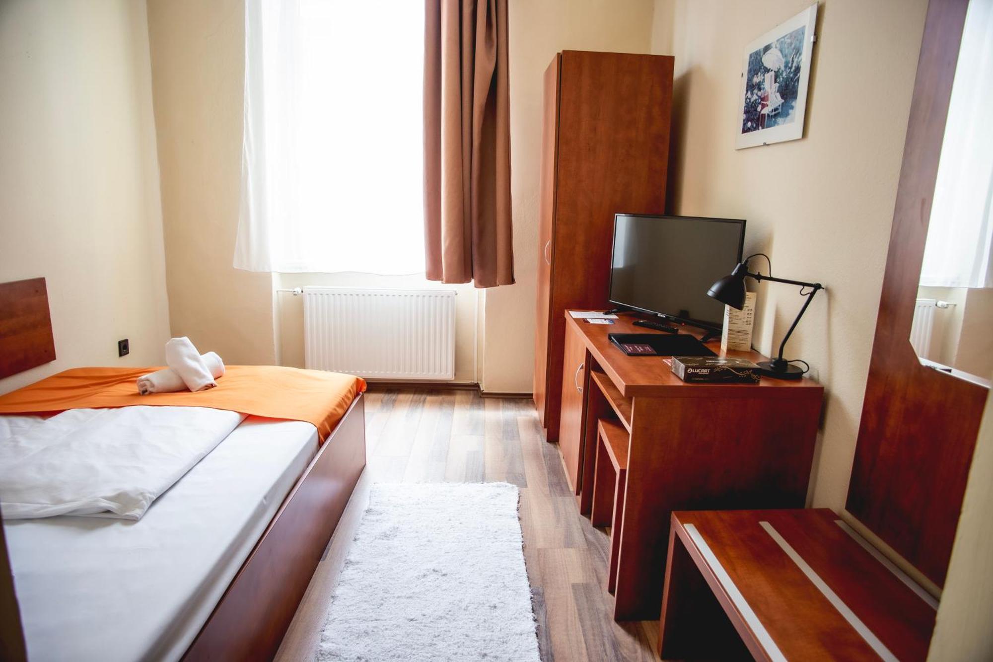 Hotel Kapos Kaposvár Exteriör bild