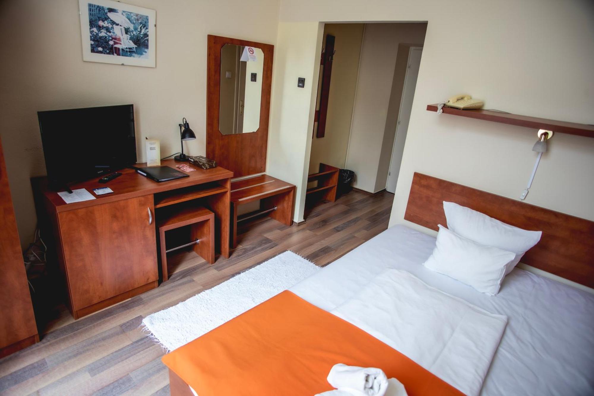 Hotel Kapos Kaposvár Exteriör bild
